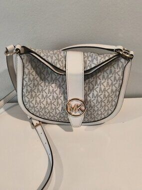 Michael Kors  Small cross body Bag in light cream  featuring gold-tone hardware